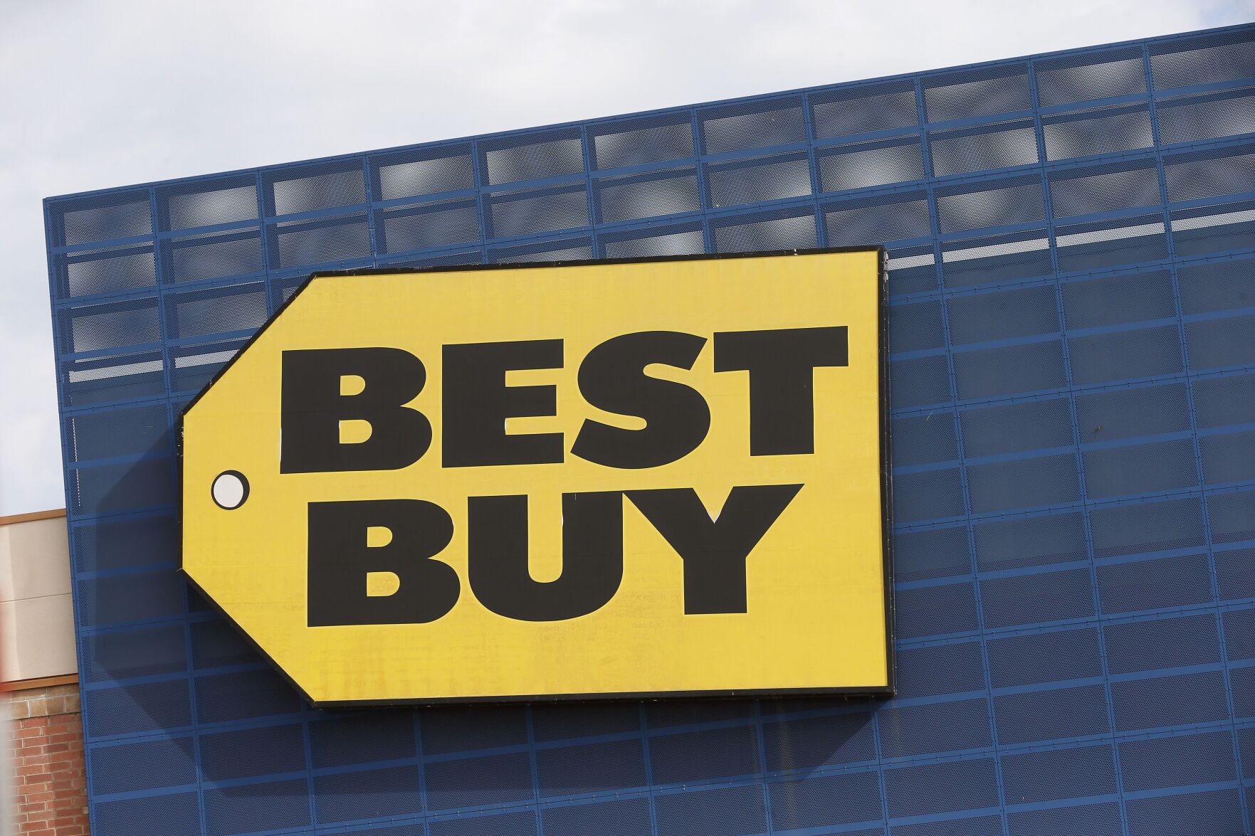 Earns Best Buy